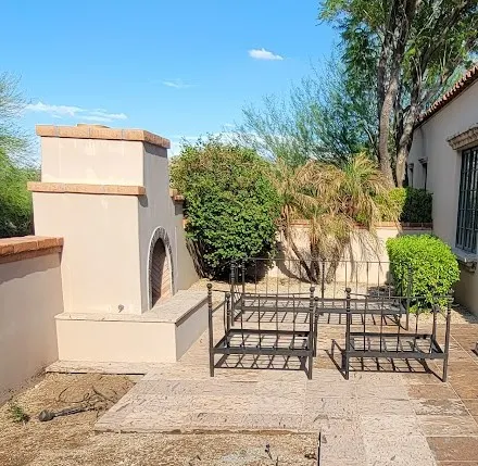 Paradise Valley Country Estates east courtyard before the transformation